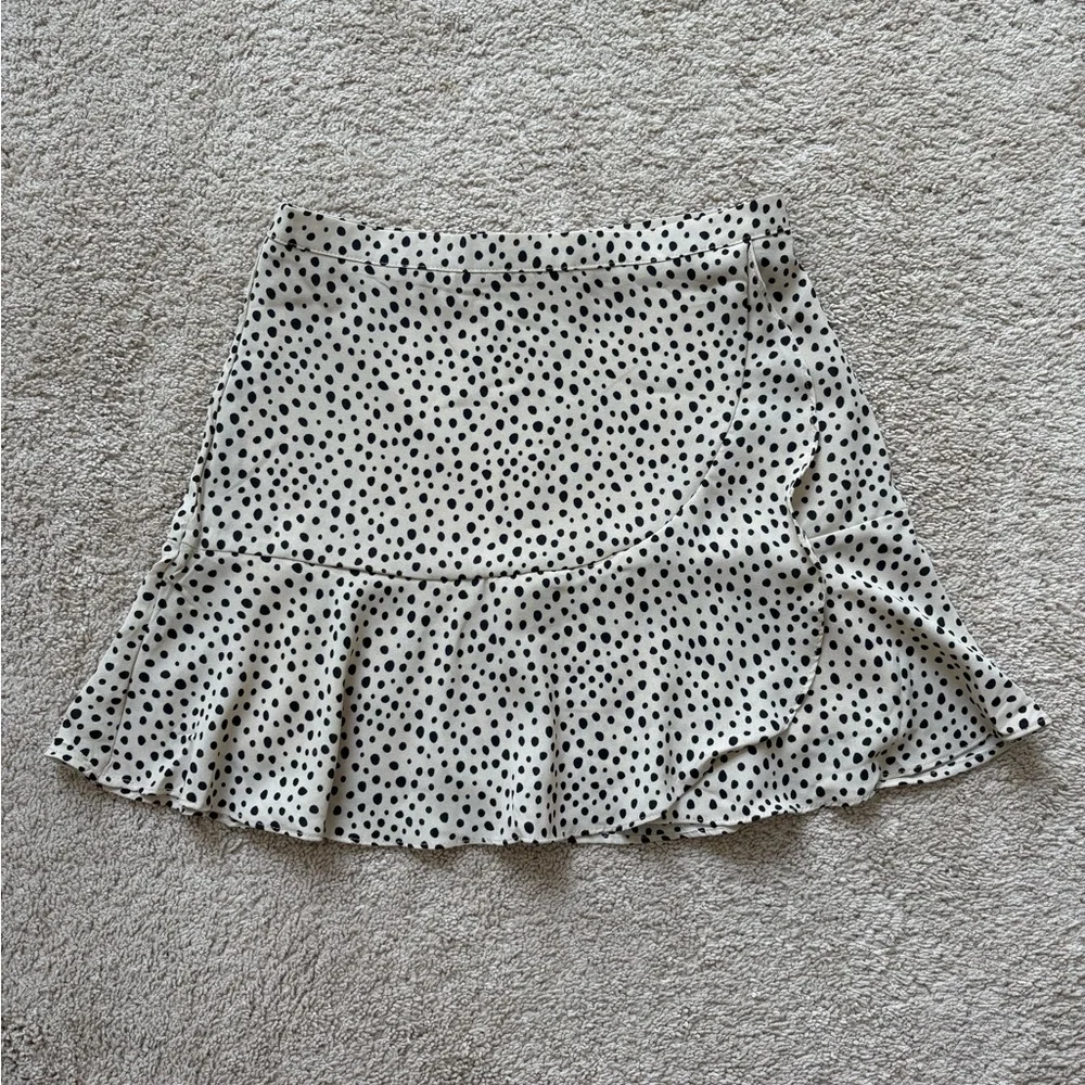 Francesca’s - Ruffled Mini Skirt - Picture 3 of 10